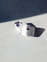 Load image into Gallery viewer, Tea Tree, Thyme and Juniper Shower Steamer with Mallow Flowers