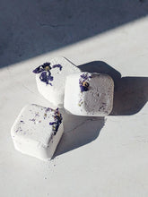 Load image into Gallery viewer, Tea Tree, Thyme and Juniper Shower Steamer with Mallow Flowers