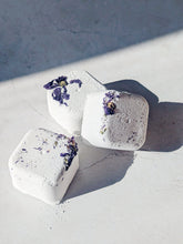 Load image into Gallery viewer, Tea Tree, Thyme and Juniper Shower Steamer with Mallow Flowers