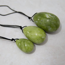 Load image into Gallery viewer, Jade Yoni Egg