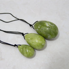 Load image into Gallery viewer, Jade Yoni Egg