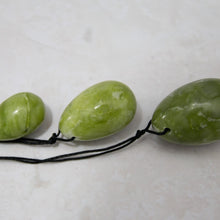 Load image into Gallery viewer, Jade Yoni Egg