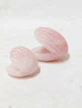 Load image into Gallery viewer, Rose Quartz Clam Shell