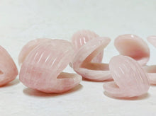 Load image into Gallery viewer, Rose Quartz Clam Shell