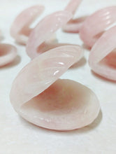 Load image into Gallery viewer, Rose Quartz Clam Shell