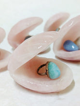 Load image into Gallery viewer, Rose Quartz Clam Shell