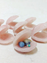 Load image into Gallery viewer, Rose Quartz Clam Shell