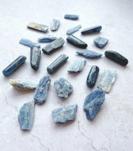 Load image into Gallery viewer, Blue Kyanite Tumble