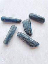 Load image into Gallery viewer, Blue Kyanite Tumble
